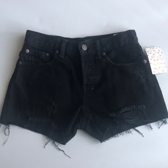 Free people true black jean shorts 24 - Picture 1 of 6